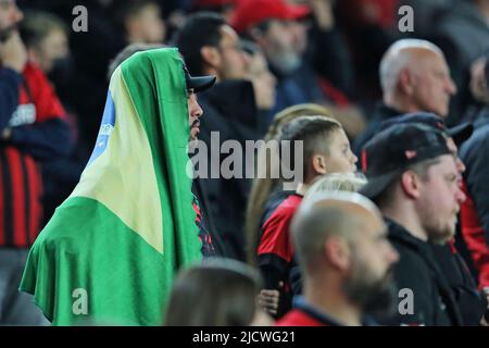 15.. Juni 2022; Arena da Baixada, Curitiba, Paraná, Brazill; Brasilianischer A-League Football Athletico versus Corinthians; Fans von Athletico, Stockfoto