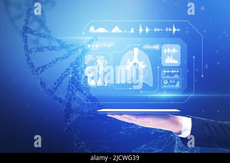 Bioengineering-Technologie und elektronisches Konzept für medizinische Aufzeichnungen mit Körperorganen und medizinischen Indikatoren auf einem virtuellen Bildschirm über einer digitalen Tablette am Menschen Stockfoto