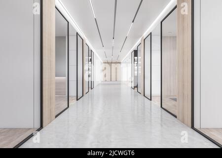 Vorderansicht auf hellen, geräumigen Büroflur mit hellen Wänden und Decken, Holzverkleidung und Glastüren. 3D Rendern Stockfoto