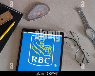 Auf diesem Foto Illustration Royal Bank of Canada (RBC) Logo auf einem Tablet zu sehen Stockfoto