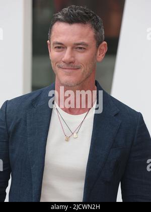 Jun 15, 2022 - London, England, UK - Luke Evans besucht die Royal Academy of Arts Summer Exhibition 2022 VIP Party Stockfoto