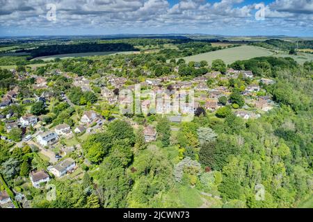 Luftaufnahme von High Salvington in der Nähe des Findon-Tals zwischen den South Downs und der wunderschönen Landschaft von West Sussex in Südengland. Stockfoto