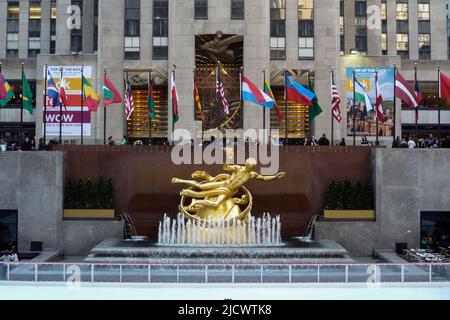 Prometheus-Statue im Rockefeller Center, New York Stockfoto