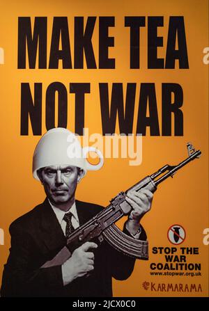 Ein Protestplakat gegen den Irakkrieg 2003, ausgestellt im Imperial war Museum (IWM) in London. Stockfoto