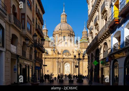 Ansicht der Basilika unserer Lieben Frau von der Säule von der Calle de Alfonso I, Zaragoza, Aragon, Zaragoza, Aragon, Spanien, Europa Stockfoto