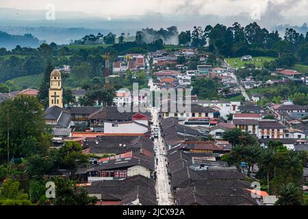 Blick auf Salento, UNESCO-Weltkulturerbe, Kaffeekulturlandschaft, Salento, Kolumbien, Südamerika Stockfoto