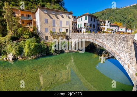 Ponte a Serraglio, Brücke, Fluss Lima, Bagni di Lucca, Toskana, Italien, Europa Stockfoto