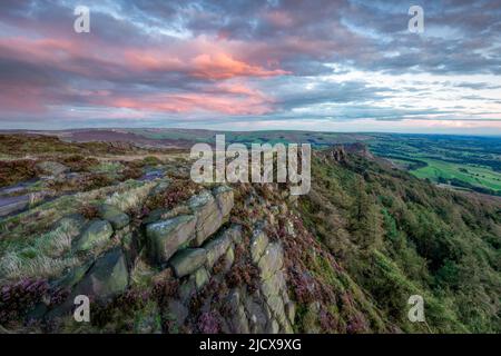 Abendansicht von Hen Cloud bei den Kakerlaken, Peak District, Staffordshire, England, Vereinigtes Königreich, Europa Stockfoto