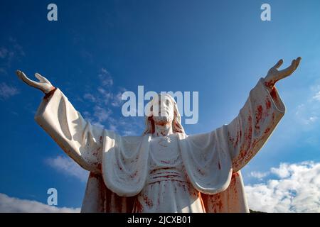 Statue von Jesus Christus mit offenen Armen in Delaj, Montenegro, Europa Stockfoto