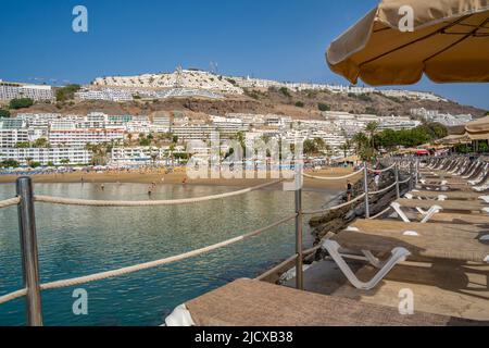 Blick auf den Strand und die Hotels im Stadtzentrum, Puerto Rico, Gran Canaria, Kanarische Inseln, Spanien, Atlantik, Europa Stockfoto