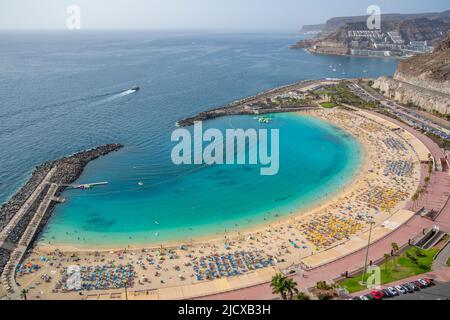 Blick auf den Strand Playa de Amadores aus erhöhter Lage, Puerto Rico, Gran Canaria, Kanarische Inseln, Spanien, Atlantik, Europa Stockfoto