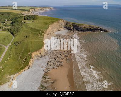 Luftaufnahmen von Dunraven Bay, Southerndown, Tal von Glamorgan, Wales Stockfoto