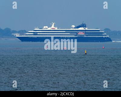 Sheerness, Kent, Großbritannien. 16.. Juni 2022. Das Kreuzschiff „World Navigator“ hat heute Nachmittag Sheerness, Kent, passiert. Kredit: James Bell/Alamy Live Nachrichten Stockfoto