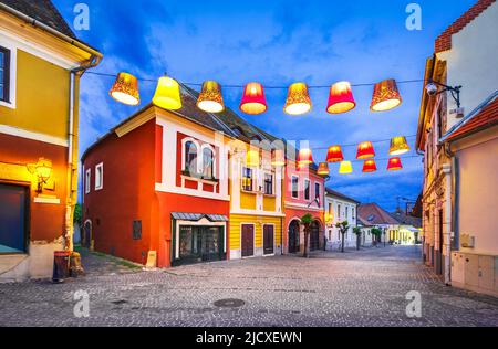 Szentendre, Ungarn. Stadt der Künste in der Nähe von Budapest, berühmte und schöne historische Innenstadt, Donauufer. Fo Ter, Hauptplatz Stockfoto