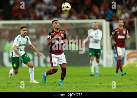 Rio De Janeiro, Brasilien. 15.. Juni 2022. Giorgian de Arrascaeta von Flamengo während des Spiels zwischen Flamengo und Cuiaba im Rahmen der Brasileirao Serie A 2022 im Maracana Stadium am 15. Juni 2022 in Rio de Janeiro, Brasilien. (Foto: Ruano Carneiro/Carneiro Images/Sipa USA) Quelle: SIPA USA/Alamy Live News Stockfoto