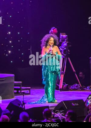 15. Juni 2022: Amerikanische Entertainerin und Schauspielerin Dina Ross, führt eine ausverkaufte Show in der Leeds Arena auf ihr â €˜Danke youâ €™ UK Tour 2022. Diana Ross wurde als Leadsängerin der Vokalgruppe The Supremes bekannt, die 1960s zu Motown's erfolgreichster Act und zu einer der weltweit meistverkauften Mädchengruppen aller Zeiten wurde. (Bild: © Myles Wright/ZUMA Press Wire) Stockfoto