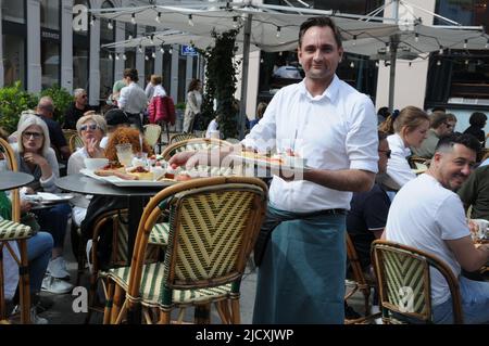 Kopenhagen/Dänemark/16. Juni 2022/.Essen und Getränke im Freien in der dänischen Hauptstadt Kopenhagen (Foto..Francis Joseph Dean/Deanpicture. Stockfoto