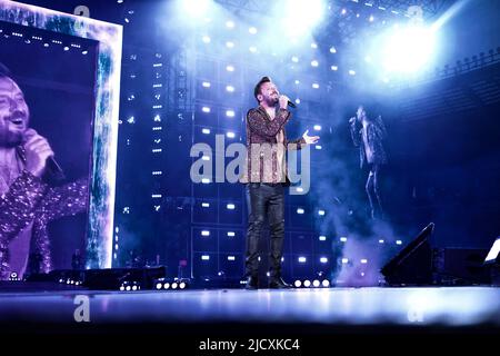 15. Juni 2022, Turin, Turin, Italien: Turin Italien 15 2022. Juni der italienische Singer-Songwriter Cesare Cremonini tritt mit seiner Stadi 2022-Tournee in Turin auf (Foto: © Bruno Brizzi/Pacific Press via ZUMA Press Wire) Stockfoto