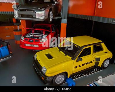 8 November 2021 Eskisehir Türkei. Diecast Diorama Garage Nahaufnahme Stockfoto