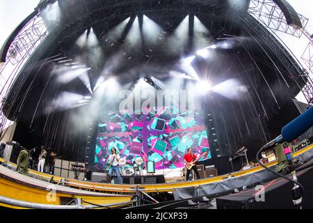 Mailand Italien. 15. Juni 2022. Die amerikanische Rockband WEEZER spielt live auf der Bühne des Ippodromo SNAI La Maura während des 'I-Days Festival 2022'. Stockfoto