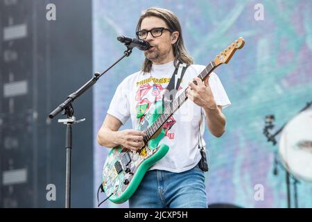 Mailand Italien. 15. Juni 2022. Die amerikanische Rockband WEEZER spielt live auf der Bühne des Ippodromo SNAI La Maura während des 'I-Days Festival 2022'. Stockfoto