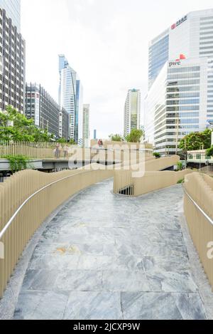 Bangkok , Thailand - 4. Juni 2022: Straßengang am öffentlichen Park des Chongnonsi-Kanals Stockfoto