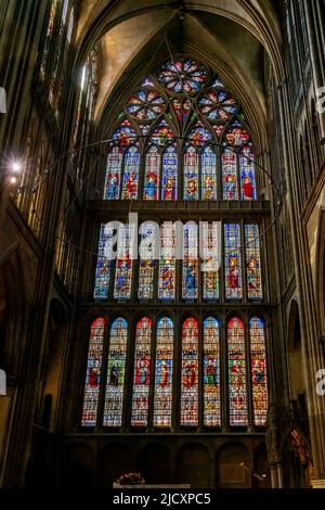 Die Nord-Querschifffenster von Valentin Bouch. Die Kathedrale von Metz, auch Kathedrale des Heiligen Stephanus, Metz (Cathédrale Saint Étienne de Metz) genannt, ist Stockfoto