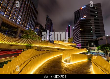 Bangkok , Thailand - 4. Juni 2022: Straßengang am öffentlichen Park des Chongnonsi-Kanals Stockfoto