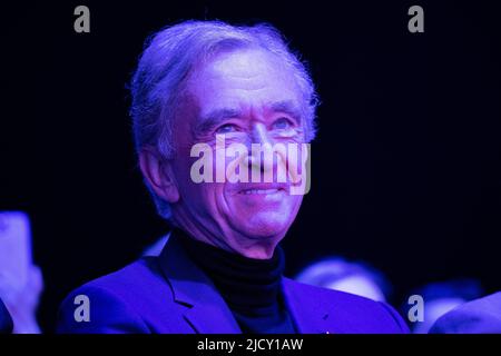 Bernard Arnault, Chairman und Chief Executive des französischen Luxuskonzerns LVMH, nimmt an einer LVMH-Veranstaltung auf der Technologie-Startups und Innovationsmesse VivaTech am 16. Mai 2022 in Paris Teil. Foto von Raphael Lafargue/ABACAPRESS.COM Stockfoto