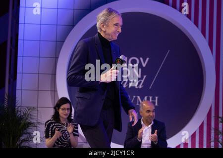 Bernard Arnault, Chairman und Chief Executive des französischen Luxuskonzerns LVMH, nimmt an einer LVMH-Veranstaltung auf der Technologie-Startups und Innovationsmesse VivaTech am 16. Mai 2022 in Paris Teil. Foto von Raphael Lafargue/ABACAPRESS.COM Stockfoto