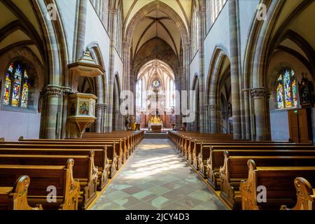 Innenraum der ehemaligen Benediktinerkirche in Marmoutier im Elsass. Frankreich. Dient heute als Pfarrkirche des Dorfes. Die erste Grundlage h Stockfoto