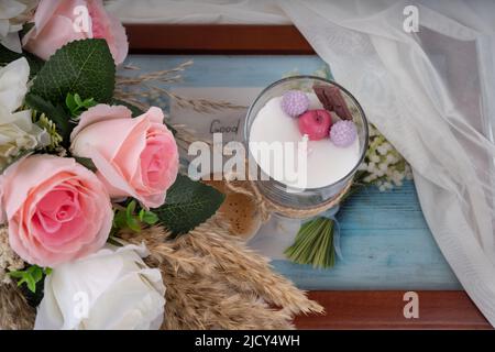 Kerze handgefertigt mit Liebe gemacht Stockfoto