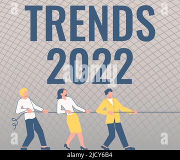 Konzeptunterschrift Trends 2022. Wort für das kommende Jahr Vorherrschende Tendenz breit diskutiert Online drei Kollegen ziehen Seil zusammen präsentieren Stockfoto