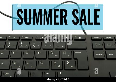 Schreiben Anzeige Text Sommer Sale. Konzept Bedeutung jährliche Rabattveranstaltungen, die während der Sommersaison stattfinden Computer Tastatur und Symbol Stockfoto