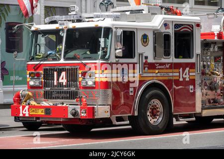 Triebwerkshersteller 14 reagiert auf Anruf, NYC, USA, 2022 Stockfoto