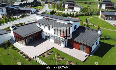 Luftaufnahmen eines teuren Landhauses Stockfoto