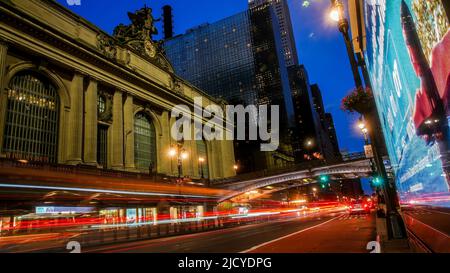 NEW YORK, NY, USA - 9. JUNI 2022: Grand Central Terminal mit Blick auf die Straße von 42 Stockfoto