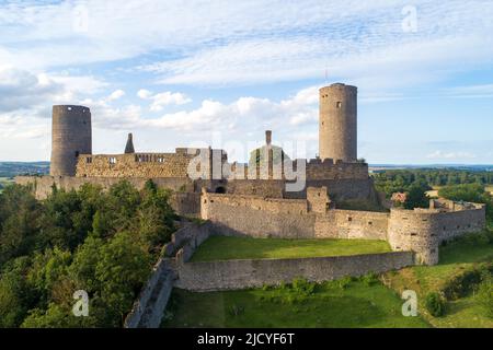 Ruine der mittelalterlichen Burg Münzenberg in Hessen. Erbaut in12. Jahrhundert, ist eine der am besten erhaltenen Burgen aus dem Hochmittelalter in Deutschland. Stockfoto