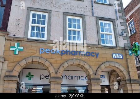 Chesterfield, Großbritannien - 14. Mai 2022: Peak Pharmacy in Chesterfield England Stockfoto