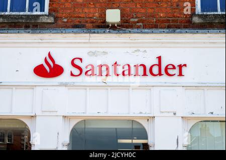 Chesterfield, Großbritannien, 14. Mai 2022: Santander Bank in Chesterfield, England Stockfoto