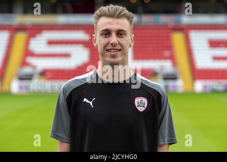 Barnsley, Großbritannien. 16.. Juni 2022. Jamie Searle unterschreibt für Barnsley FC einen freien Transfer, vorbehaltlich Freigaben. In Barnsley, Vereinigtes Königreich am 6/16/2022. (Foto von James Heaton/News Images/Sipa USA) Quelle: SIPA USA/Alamy Live News Stockfoto