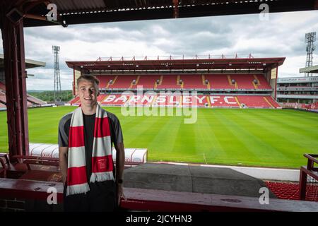 Barnsley, Großbritannien. 16.. Juni 2022. Jamie Searle unterschreibt für Barnsley FC einen freien Transfer, vorbehaltlich Freigaben. In Barnsley, Vereinigtes Königreich am 6/16/2022. (Foto von James Heaton/News Images/Sipa USA) Quelle: SIPA USA/Alamy Live News Stockfoto