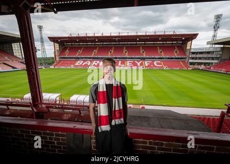 Barnsley, Großbritannien. 16.. Juni 2022. Jamie Searle unterschreibt für Barnsley FC einen freien Transfer, vorbehaltlich Freigaben. In Barnsley, Vereinigtes Königreich am 6/16/2022. (Foto von James Heaton/News Images/Sipa USA) Quelle: SIPA USA/Alamy Live News Stockfoto