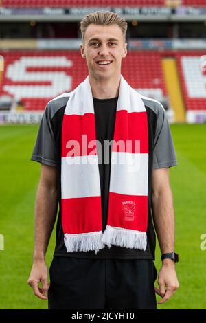 Barnsley, Großbritannien. 16.. Juni 2022. Jamie Searle unterschreibt für Barnsley FC einen freien Transfer, vorbehaltlich Freigaben. In Barnsley, Vereinigtes Königreich am 6/16/2022. (Foto von James Heaton/News Images/Sipa USA) Quelle: SIPA USA/Alamy Live News Stockfoto