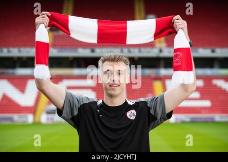 Barnsley, Großbritannien. 16.. Juni 2022. Jamie Searle unterschreibt für Barnsley FC einen freien Transfer, vorbehaltlich Freigaben. In Barnsley, Vereinigtes Königreich am 6/16/2022. (Foto von James Heaton/News Images/Sipa USA) Quelle: SIPA USA/Alamy Live News Stockfoto