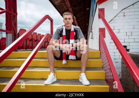 Barnsley, Großbritannien. 16.. Juni 2022. Jamie Searle unterschreibt für Barnsley FC einen freien Transfer, vorbehaltlich Freigaben. In Barnsley, Vereinigtes Königreich am 6/16/2022. (Foto von James Heaton/News Images/Sipa USA) Quelle: SIPA USA/Alamy Live News Stockfoto