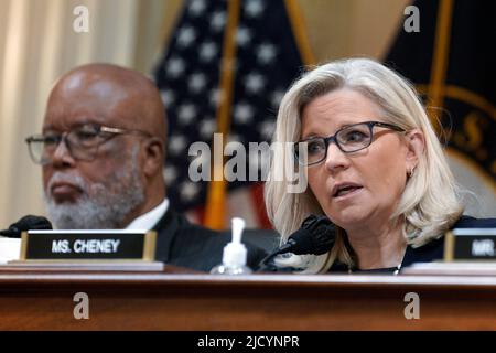 Die US-Rep. Liz Cheney (R-WY) spricht während der dritten Anhörung des House Select Committee über die Ermittlungen am 6.. Januar auf dem Capitol Hill in Washington am 16. Juni 2022. Foto von Yuri Gripas/ABACAPRESS.COM Stockfoto