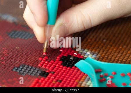 Sammeln Diamant-Stickerei, Diamant-Mosaik. Farbige Kristalle. Stockfoto