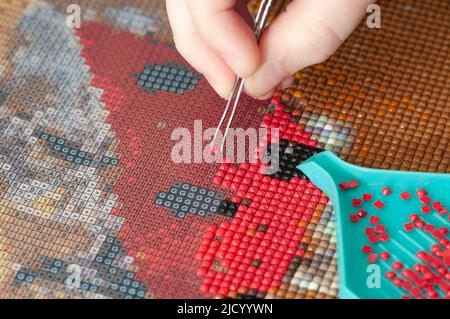 Sammeln Diamant-Stickerei, Diamant-Mosaik. Farbige Kristalle. Stockfoto