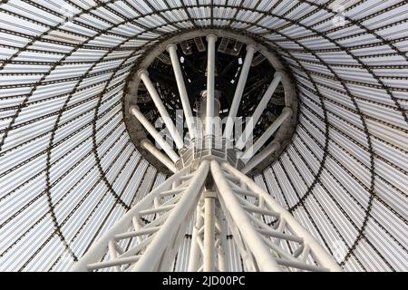 Nur Sultan, Kasachstan, 11.11.21. Khan Shatyr Entertainment Center Stoffdach, Innenansicht des höchsten Zeltgebäudes. Stockfoto